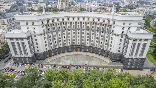 Будинок Кабінету Міністрів України на вулиці Грушевського в Києві