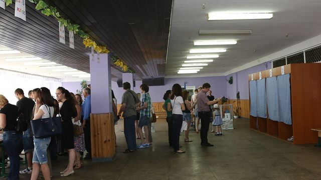 Виборці на дільниці під час президентських виборів 25 травня 2014 року